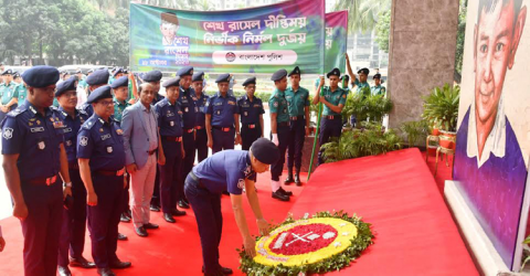 শেখ রাসেলের প্রতিকৃতিতে শ্রদ্ধা জানালেন আইজিপি