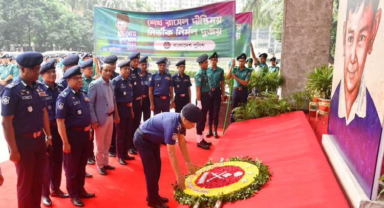 শেখ রাসেলের প্রতিকৃতিতে শ্রদ্ধা জানালেন আইজিপি