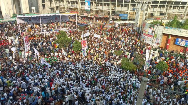 মিছিল আর স্লোগানে মুখরিত আওয়ামী লীগের উন্নয়ন ও শান্তির সমাবেশে এরিয়া