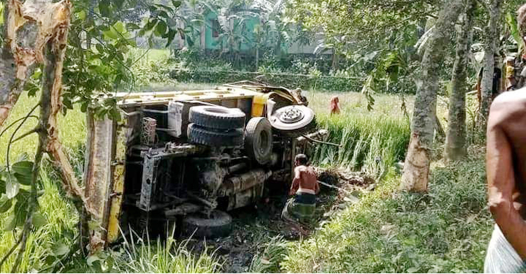 কিশোরগঞ্জে ডাম্প ট্রাক চাপায় দাদা-নাতিসহ নিহত বেড়ে ৪