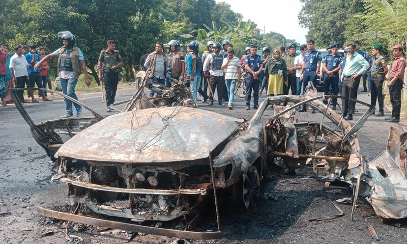 বাঘায় পুলিশ সার্জেন্টের গাড়িতে দূর্বৃত্তদের আগুন