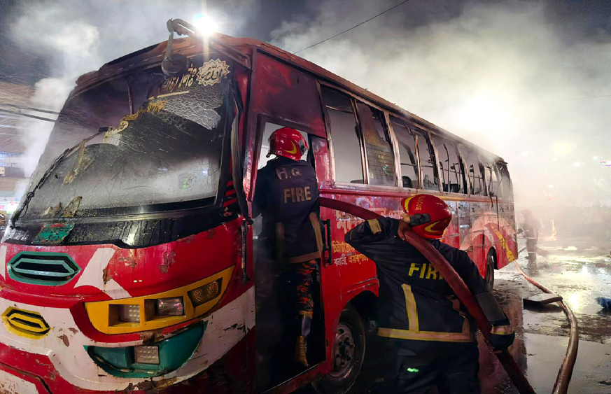 সারাদেশে ৪৮ ঘণ্টার অবরোধে ২১ স্থানে অগ্নিসংযোগ: ফায়ার সার্ভিস