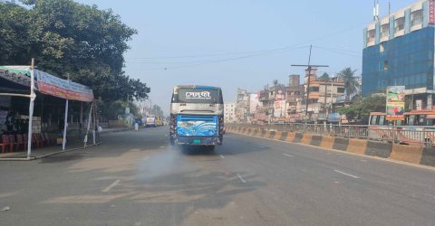 ফাঁকা রাজধানীর বাস টার্মিনাল, যাত্রী সংকটে ছাড়েনি দূরপাল্লার বাস