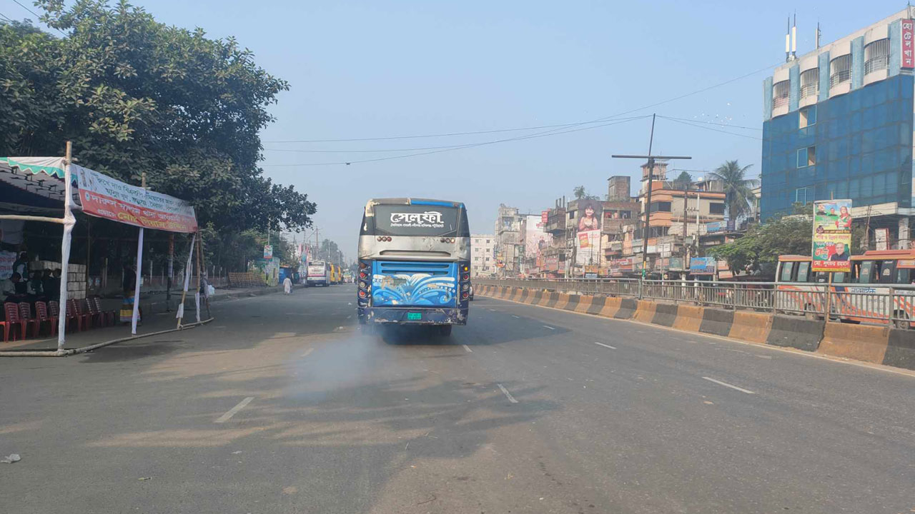 ফাঁকা রাজধানীর বাস টার্মিনাল, যাত্রী সংকটে ছাড়েনি দূরপাল্লার বাস