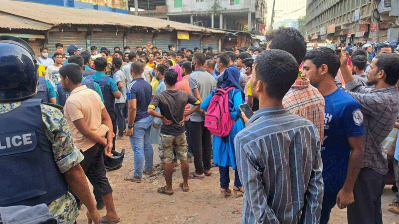 গাজীপুরে পুলিশের সঙ্গে সংঘর্ষে এক নারী পোশাকশ্রমিক নিহত