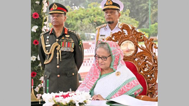 স্বাধীনতা দিবসে দেশকে ‘সোনার বাংলা’ গড়ে তোলার প্রতিজ্ঞা প্রধানমন্ত্রীর