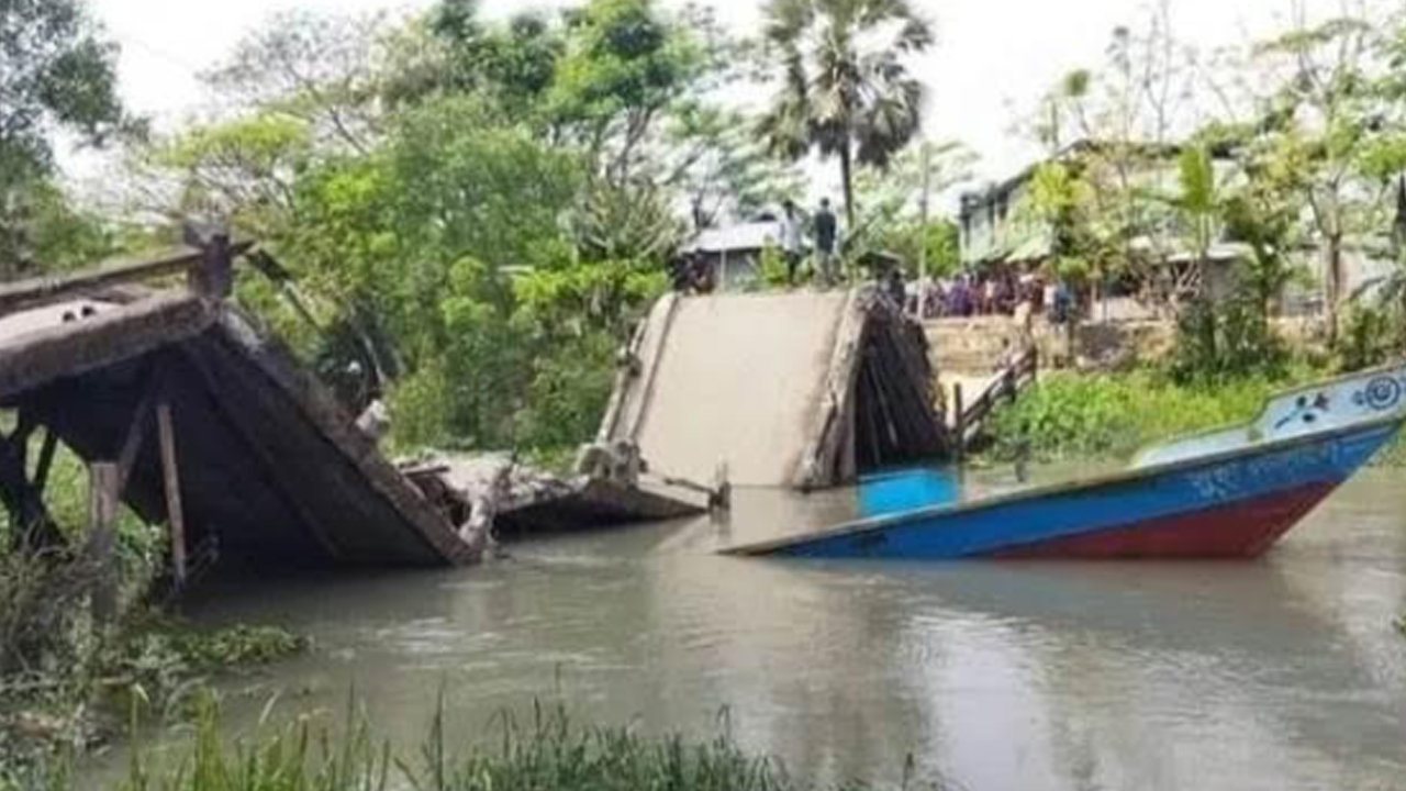 কার্গোর ধাক্কায় ভেঙে গেল ব্রিজ, ২৪ ঘণ্টায়ও হয়নি উদ্ধার