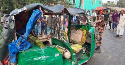 অটোরিকশার সিলিন্ডার বিস্ফোরণ, সিটেই অঙ্গার হলেন চালক