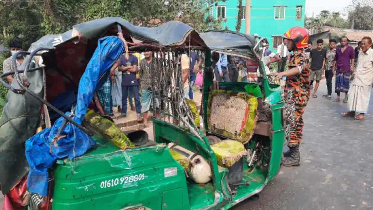 অটোরিকশার সিলিন্ডার বিস্ফোরণ, সিটেই অঙ্গার হলেন চালক