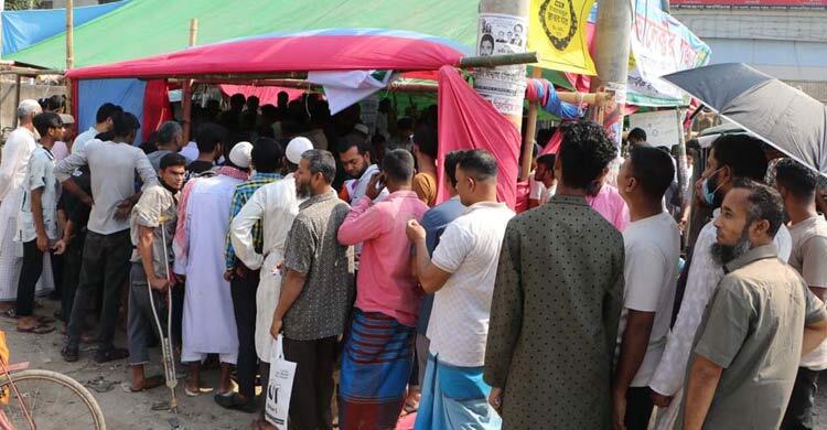 ন্যায্যমূল্যে পণ্য বিক্রিতে সাড়া ফেলেছে ‘কালেক্টর বাজার’