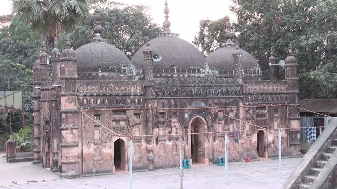 ইতিহাস-ঐতিহ্যের অপূর্ব নিদর্শন ৪০০ বছরের চাঁদগাজী ভূঁঞা মসজিদ