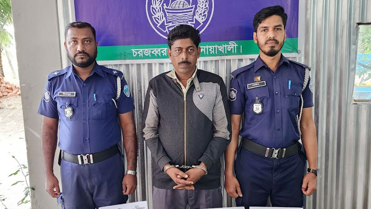 নোয়াখালীতে আগ্নেয়াস্ত্রসহ সাবেক ইউপি সদস্য গ্রেপ্তার