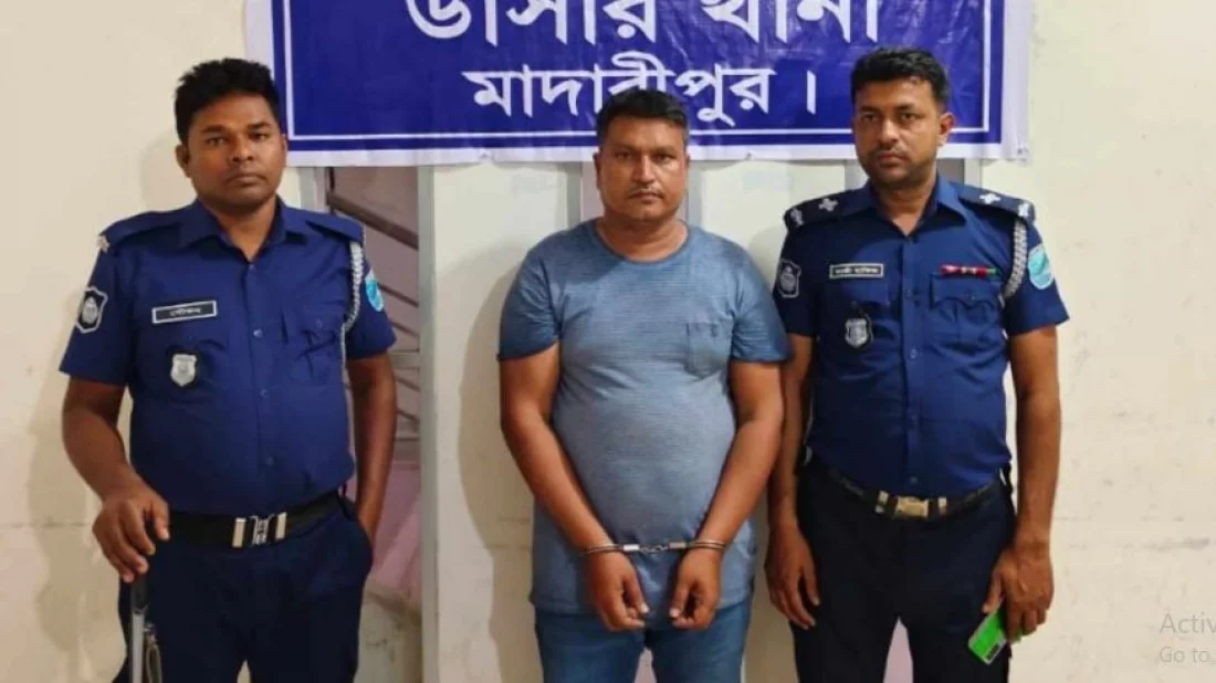 যাত্রী সেজে স্বর্ণের চেইন ছিনতাইসহ একাধিক মামলার আসামি গ্রেপ্তার