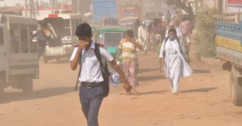 ‘অস্বাস্থ্যকর’ বাতাস নিয়ে দূষণের তালিকায় আজ তৃতীয় ঢাকা