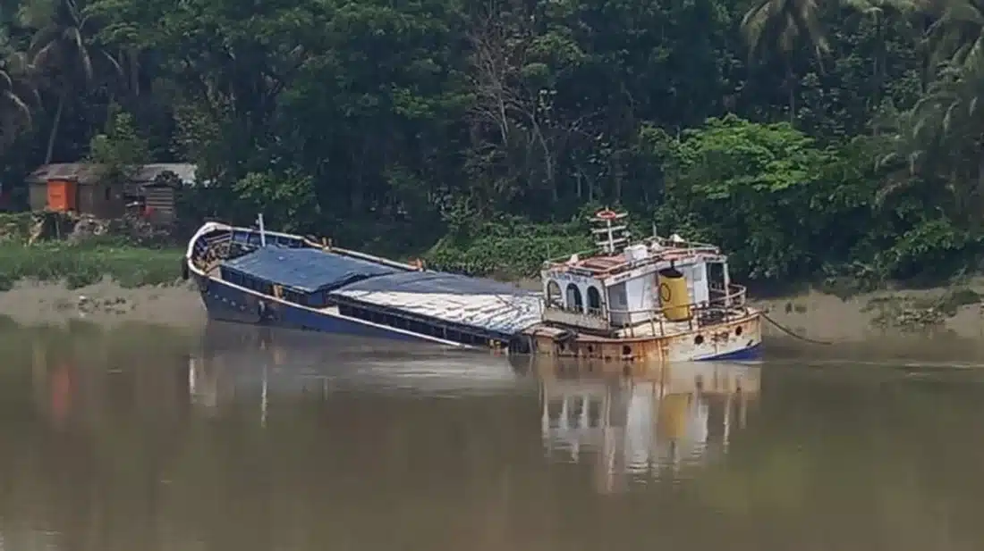 ভৈরব নদে কয়লাবোঝাই কার্গো জাহাজডুবি