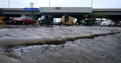 পাকিস্তানে ভারী বষর্ণ ও বজ্রপাতে নিহত ৩৯