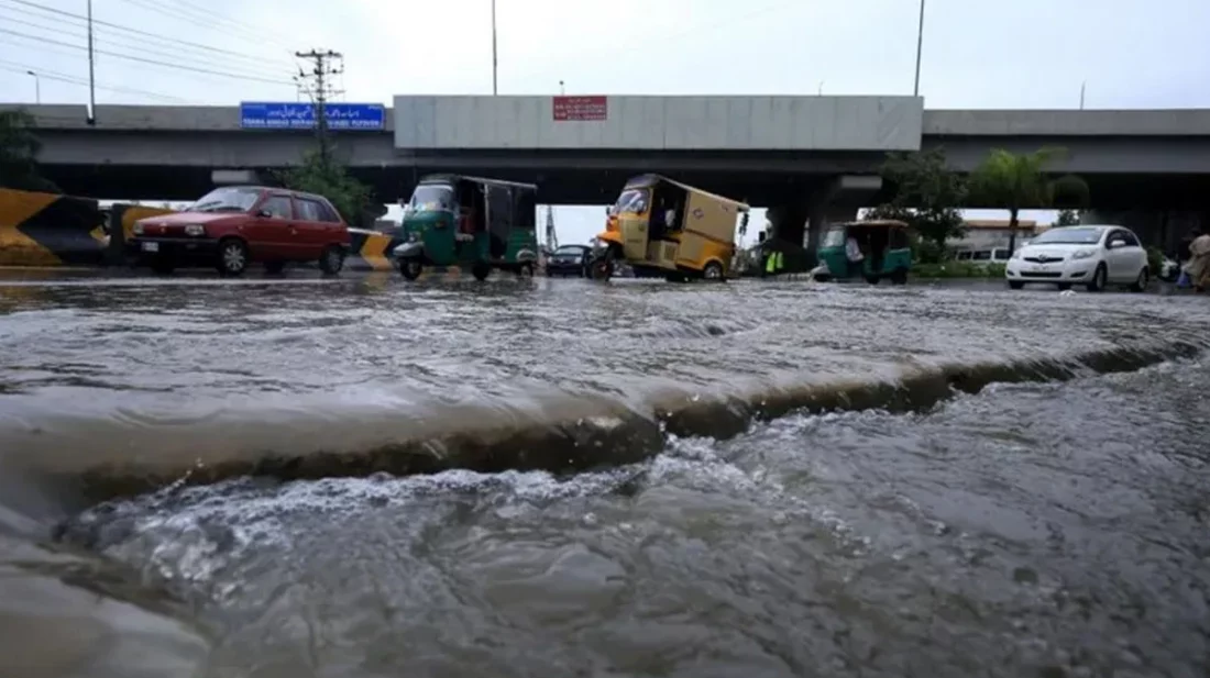 পাকিস্তানে ভারী বষর্ণ ও বজ্রপাতে নিহত ৩৯