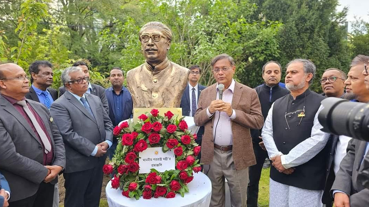 ভিয়েনার বাংলাদেশ মিশনে বঙ্গবন্ধুর আবক্ষ ভাস্কর্য উন্মোচন