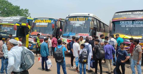 ঈদযাত্রায় যাত্রীদের ঘাড়ে ফিরতি ট্রিপের ‘বোঝা’, নেওয়া হচ্ছে দ্বিগুণ ভাড়া