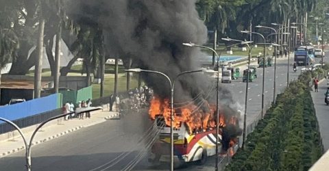 বনানীতে যাত্রীবাহী বাসে আগুন