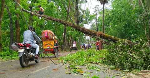 কালবৈশাখীর তাণ্ডবে বরিশাল বিভাগে ২৫ লাখ মানুষ বিদ্যুৎহীন