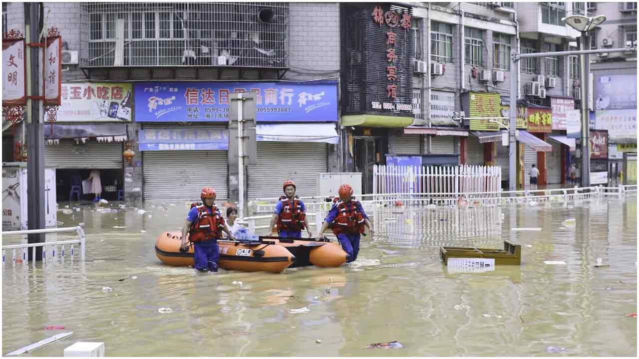 চীনে ভয়াবহ বন্যা, সরিয়ে নেওয়া হলো হাজার হাজার মানুষকে