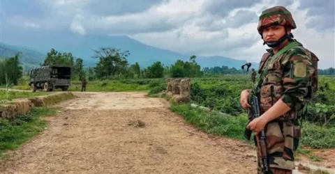 মণিপুরে ফের সহিংসতা, গ্রামে ঢুকে এলোপাতাড়ি গুলি