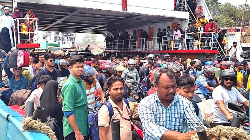 অতিরিক্ত ভাড়া আদায়ের অভিযোগ পাটুরিয়া ও আরিচা ফেরি ও লঞ্চঘাটে 