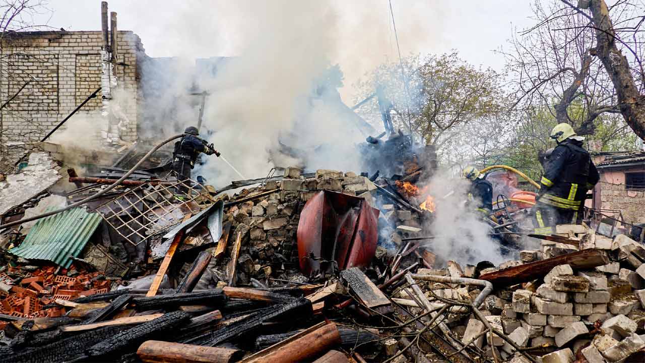 যে কারণে ইউক্রেনের রেল ব্যবস্থায় হামলা বাড়িয়েছে রাশিয়া