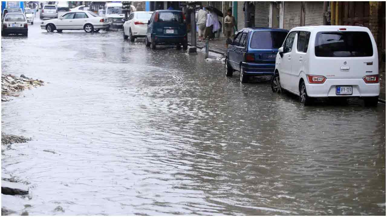 পাকিস্তানে ভারী বৃষ্টিতে নিহত অন্তত ২২