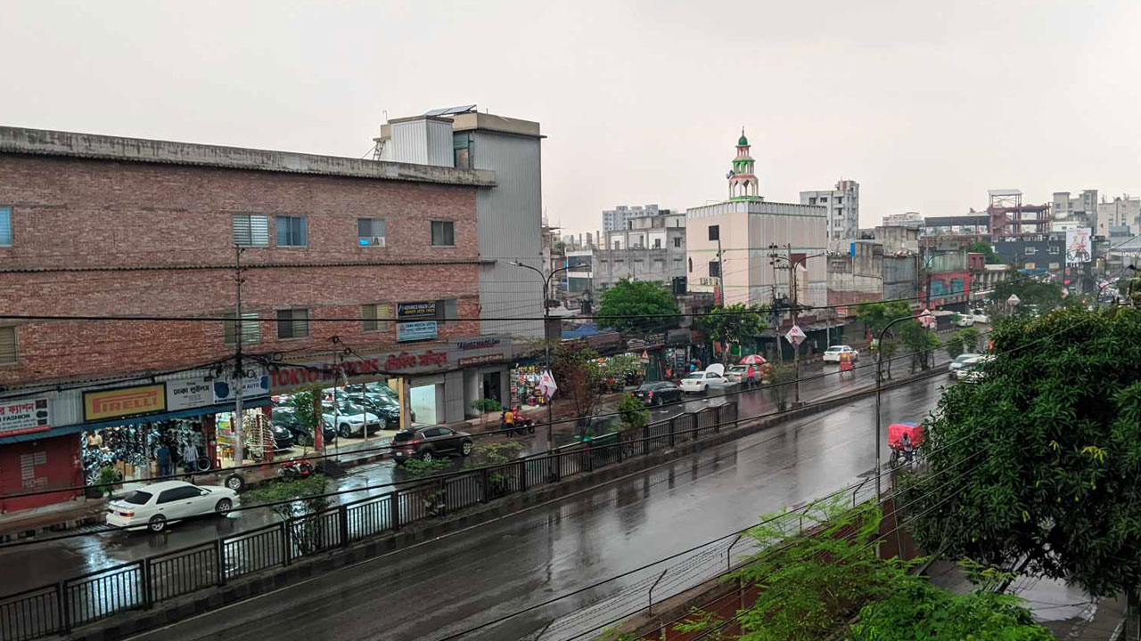 তাপপ্রবাহের মধ্যে ঢাকায় স্বস্তির বৃষ্টি