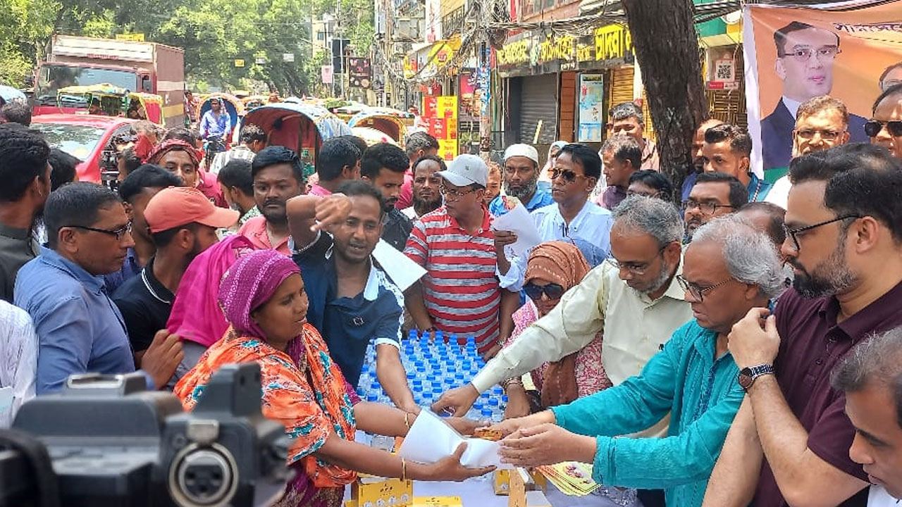 সরকার গোটা দেশের মানুষকে মৃত্যুর দিকে ঠেলে দিতে চায় : রিজভী