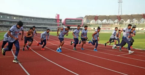 বঙ্গবন্ধু স্টেডিয়ামে ১৬০০ মিটার দৌড়ালেন শান্ত-মুশফিকরা