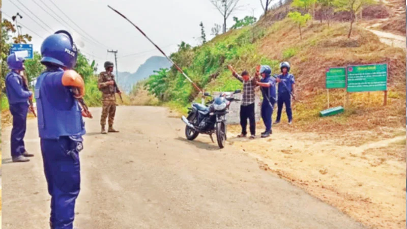 অস্ত্রের মজুত বাড়িয়ে দুর্র্ধষ কেএনএফ