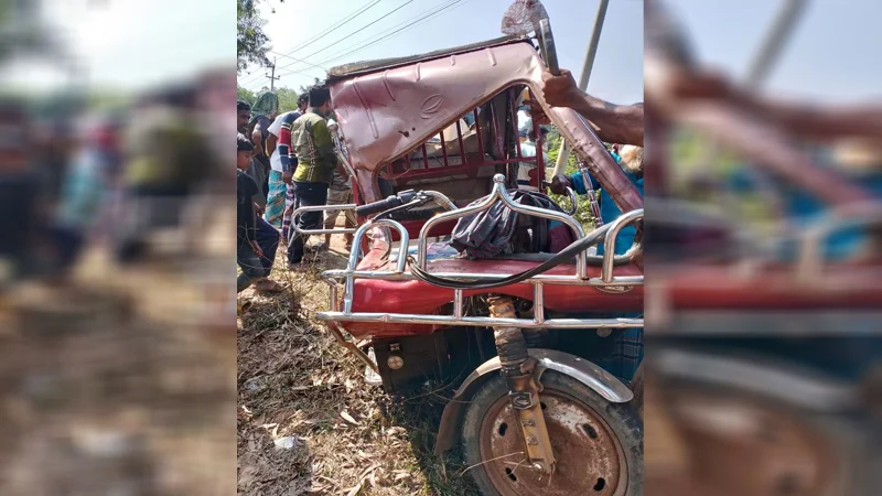 গাইবান্ধায় ইজিবাইক-মোটরসাইকেলের মুখোমুখি সংঘর্ষে নিহত ১