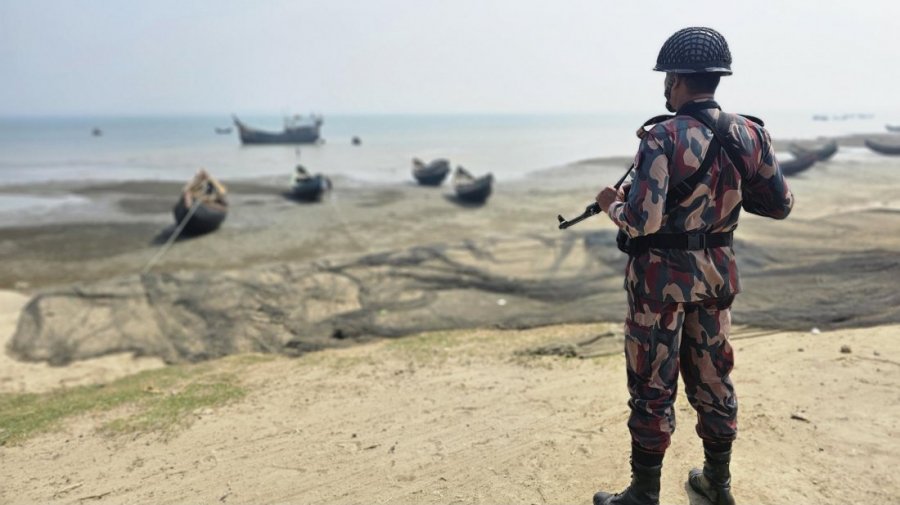 মিয়ানমারে সংঘাতের ফলে নাফনদ জেটিঘাট জনশূন্য, মাছ ধরা বন্ধ