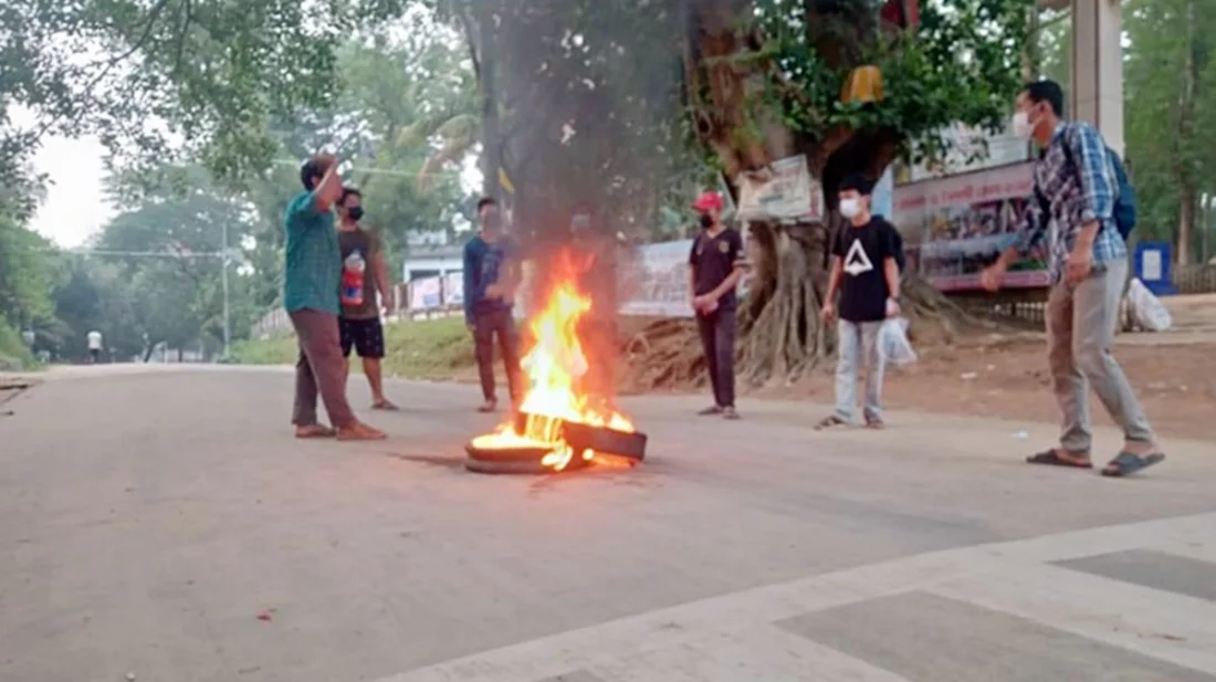 ইউপিডিএফের ডাকে খাগড়াছড়িতে চলছে আধাবেলার অবরোধ