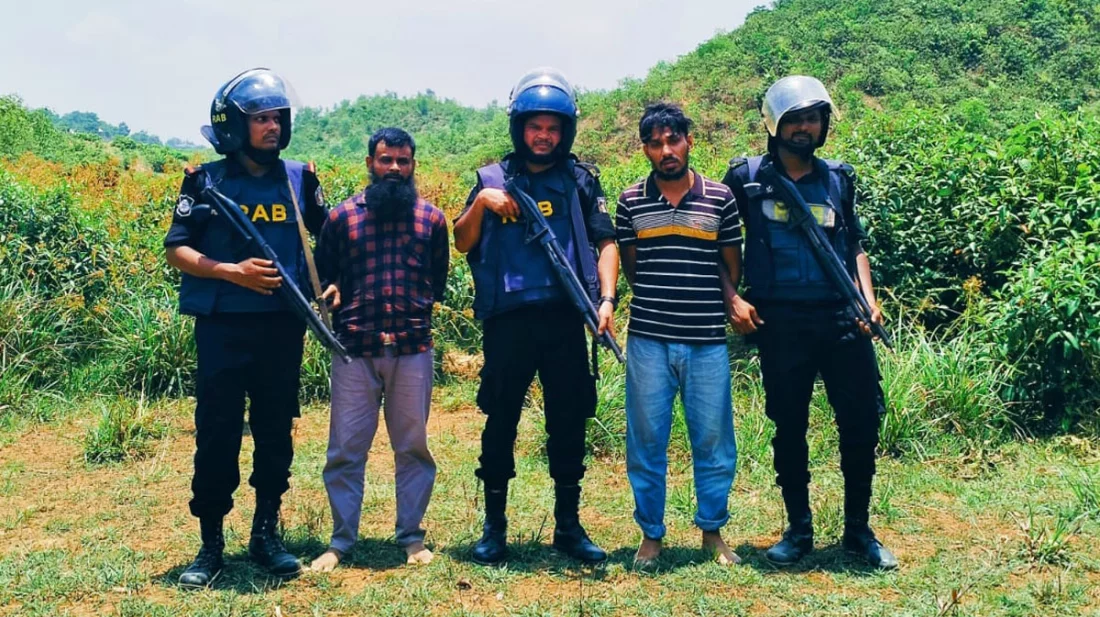 নাশকতার জন্য অস্ত্র-গ্রেনেড মজুদ করা হয় পাহাড়ের আস্তানায়ঃ আরসার দুই কমান্ডারের স্বীকারোক্তি