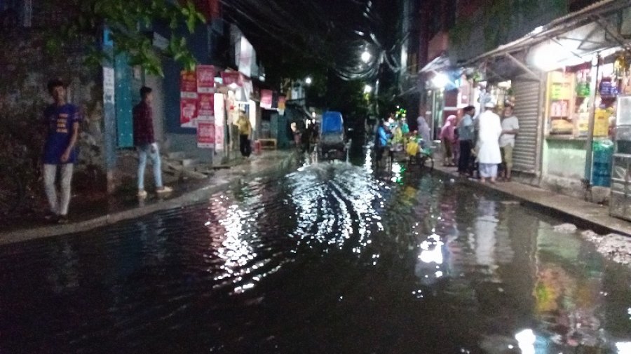 খুলনায় আড়াই ঘণ্টার বৃষ্টিতে শহরে জলাবদ্ধতা