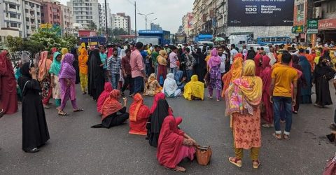 বনানীতে গার্মেন্টস শ্রমিকদের সড়ক অবরোধ, দীর্ঘ যানজট