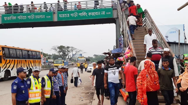 অযত্নে নষ্ট হচ্ছে রাজধানীর ফুটওভার ব্রিজগুলো 