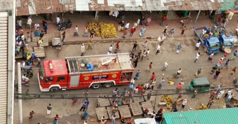 কাওরানবাজারে আগুন, নিয়ন্ত্রণে ফায়ার সার্ভিসের ৫ ইউনিট