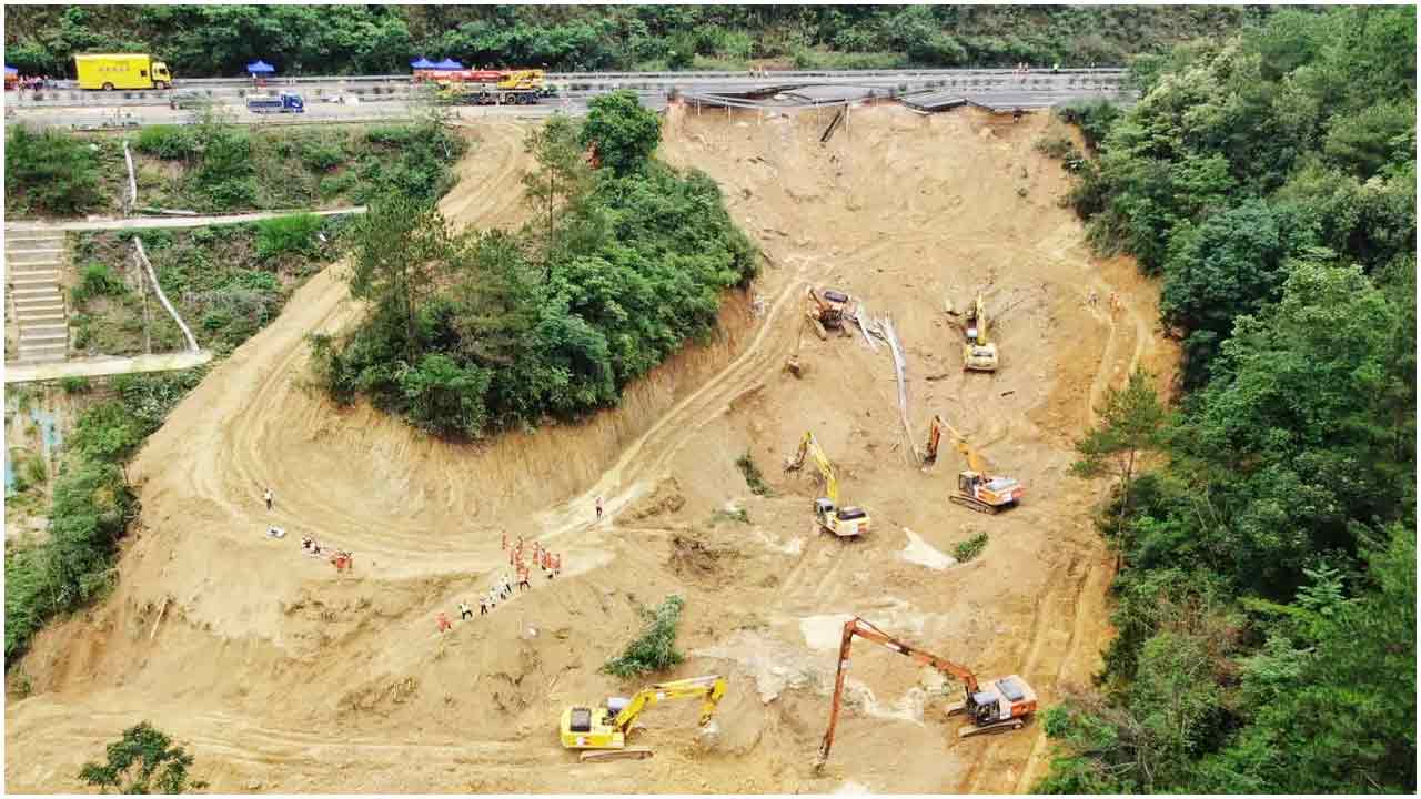 চীনে মহাসড়কে ধস, প্রাণহানি বেড়ে ৪৮