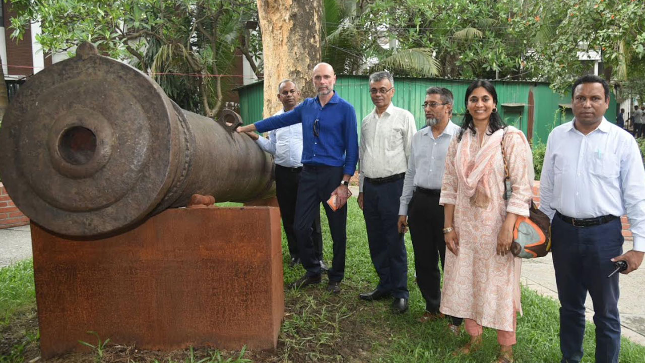 ডিএসসিসির আয়োজনে ঢাকার ঐতিহ্যবাহী স্থাপনা পরিদর্শনে সি৪০ প্রতিনিধি দল