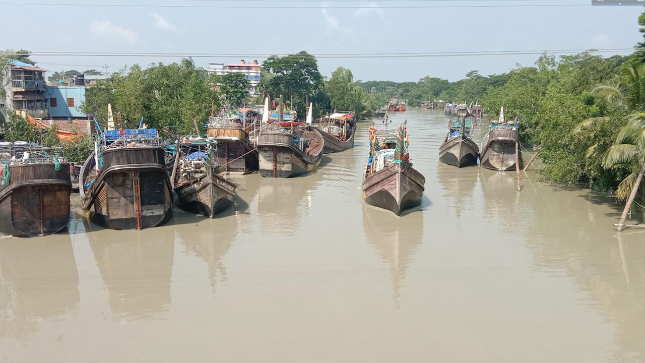 সোমবার থেকে ৬৫ দিন সমুদ্রে মাছ ধরায় নিষেধাজ্ঞা