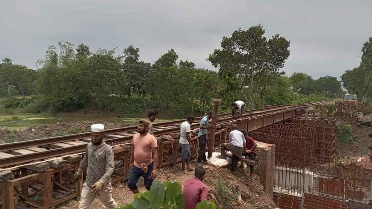 তিন ঘণ্টা পর ঢাকা-ময়মনসিংহ রেল যোগাযোগ স্বাভাবিক