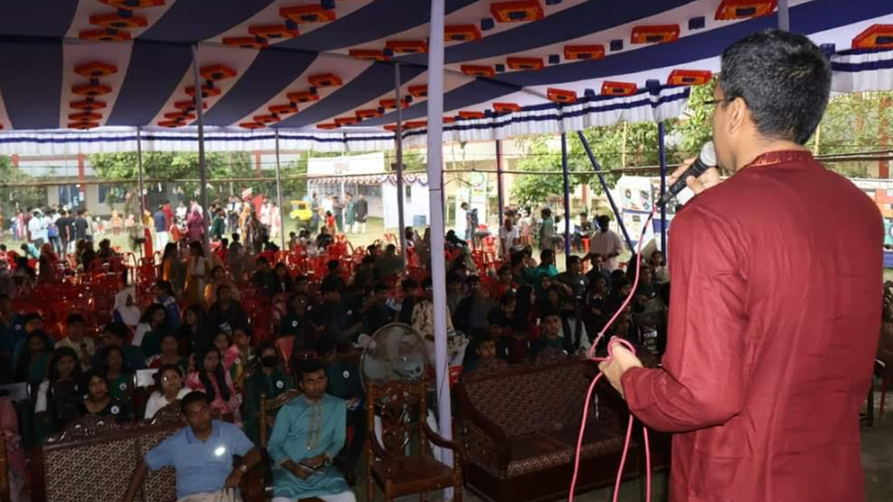 শিক্ষার্থী-অভিভাবকদের সচেতনতায় পুলিশের সাইবার নিরাপত্তা সেমিনার