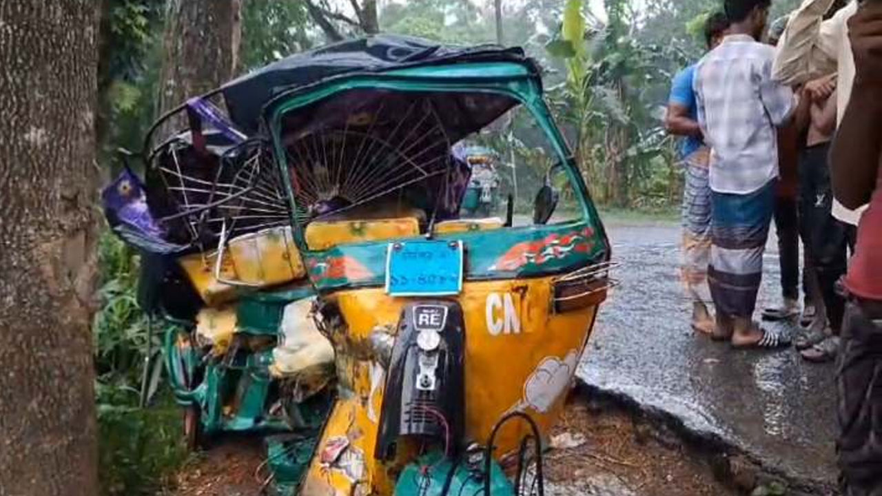 চাঁদপুরে সিএনজি-পিকআপ সংঘর্ষে বাবা-ছেলে নিহত