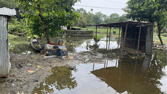 পানি নামলেও বন্যার ক্ষত চিহ্ন রয়ে গেছে