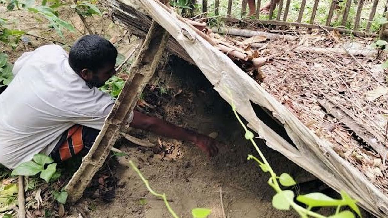 পাবনায় কবরস্থান থেকে ফের কঙ্কাল চুরি, জনমনে আতঙ্ক